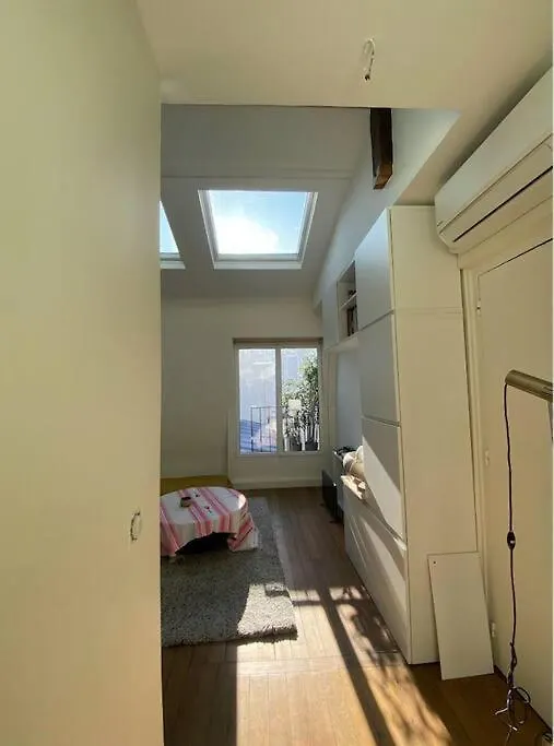 Loft Sous Les Toits En Plein Coeur De Montmartre! Apartment Paris