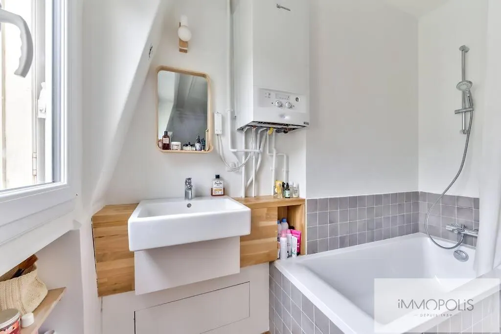 Loft Sous Les Toits En Plein Coeur De Montmartre! Apartment Paris France